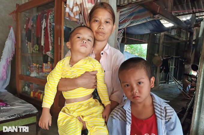 Single mother needs help to support disabled children - 1