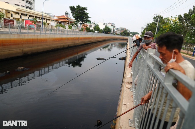 HCM City canal undergoes VND600 billion revival - 8