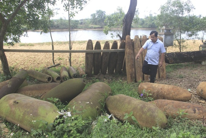 Quang Tri men spend millions to collect ordnance scraps - 1