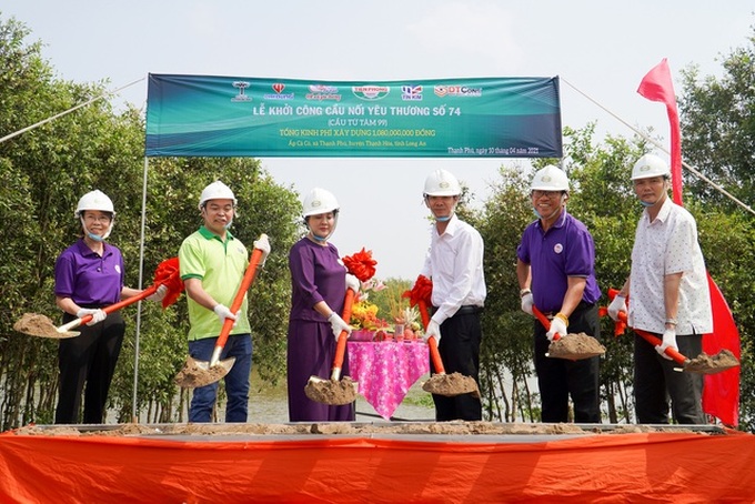 Bridges built for disadvantaged people - 1
