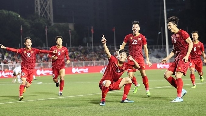 PM Nguyen Xuan Phuc congratulates Vietnam’s men football team - 1 PM Nguyen Xuan Phuc congratulates Vietnam’s men football team - 1