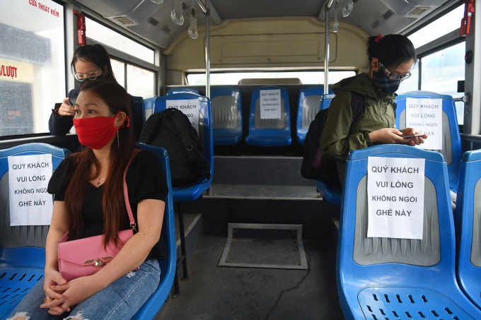 Shuttle bus shortage means Dong Nai workers cannot get work - 1