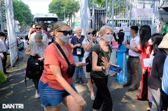 More tours of HCM City People’s Committee proposed - 1