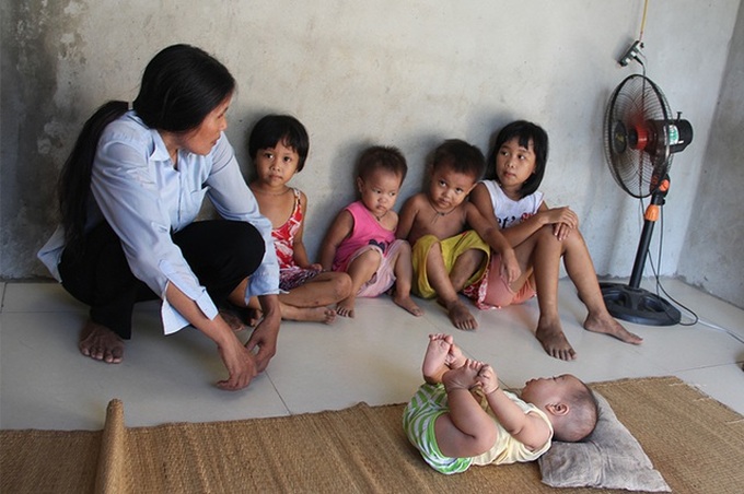 Ha Tinh family desperately calls for help for injured father - 1 Ha Tinh family desperately calls for help for injured father - 1