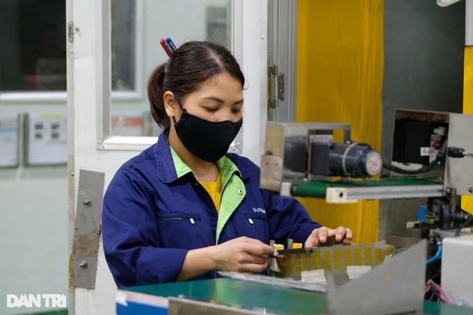 Thousands of workers suffer reduced working hours - 1