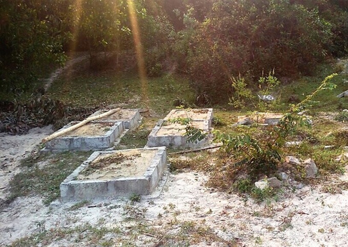 Locals set up fake graves to scam compensation money - 1