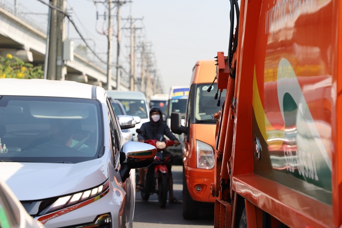 HCM City gateways severely congested as Tet nears - 5 HCM City gateways severely congested as Tet nears - 5