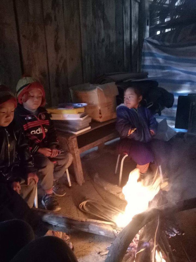 Children struggle in chill mountains - 1