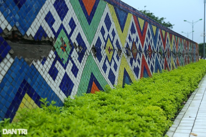 Hanoi ceramic road severely deteriorated - 5