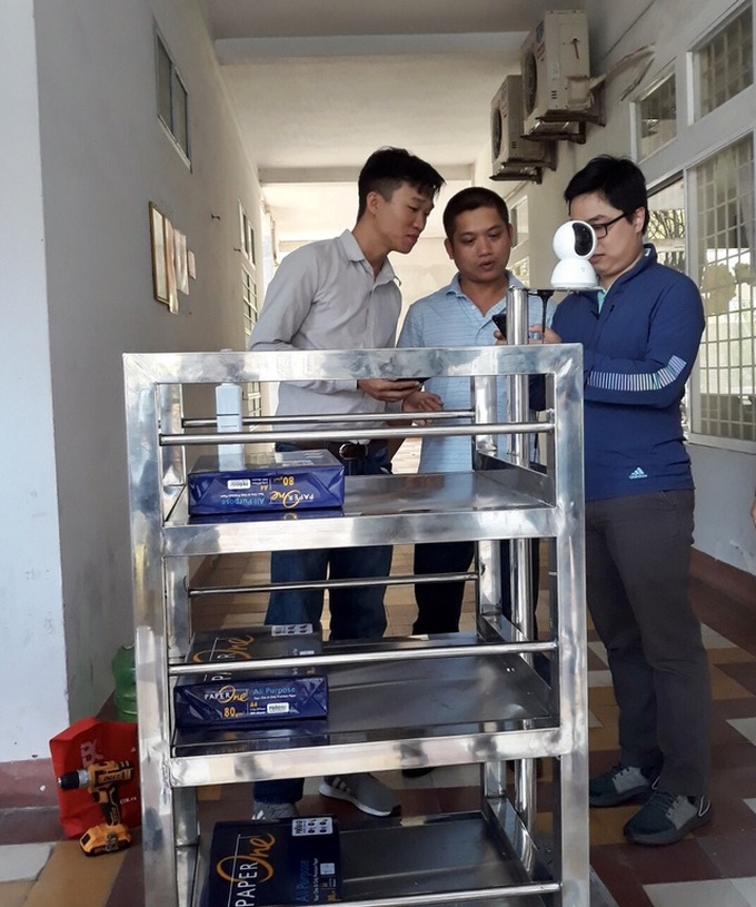 Danang university builds delivery robots for quarantine areas - 1