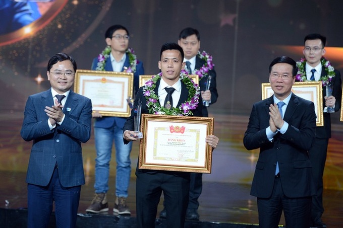 Ten outstanding young Vietnamese citizens honoured - 2 Ten outstanding young Vietnamese citizens honoured - 2