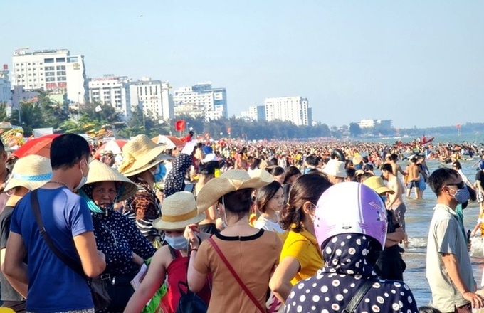 Large crowds at tourist destinations despite Covid-19 threat - 8