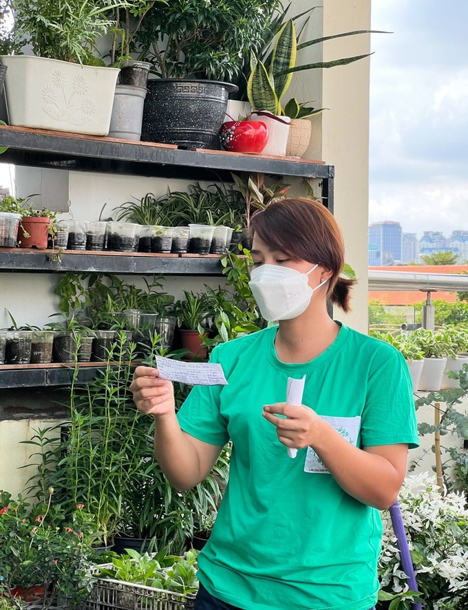 HCM City woman’s free young plant market - 6 HCM City woman’s free young plant market - 6
