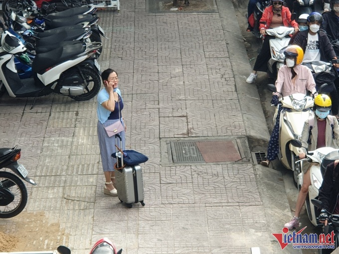 Serious HCM City congestion during Thursday morning rush hour - 8