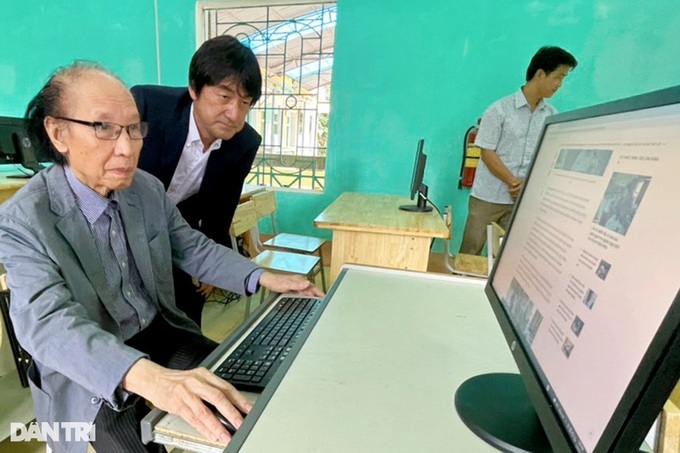 Vietnam Study Promotion Fund presents computers to Hoa Binh school - 2 Vietnam Study Promotion Fund presents computers to Hoa Binh school - 2