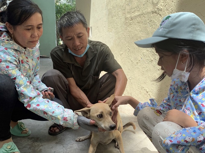 Man rescues 31 dogs from Nha Trang slaughterhouse - 2