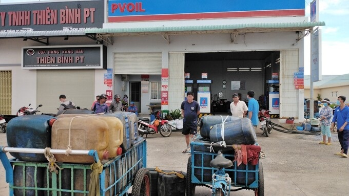 Hundreds of fishing boats left idle due to fuel shortages - 2