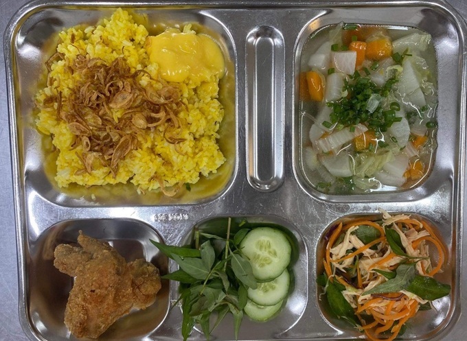 Fried chicken causes food poisoning in Nha Trang school - 1