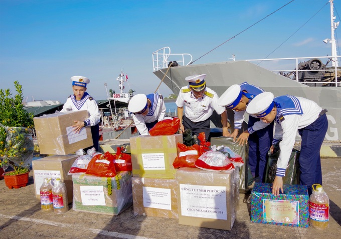 Tet gifts to be sent to military on DK1 platforms - 1 Tet gifts to be sent to military on DK1 platforms - 1