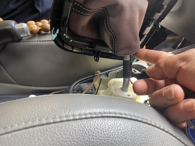 HCM City airport taxi drivers trick customers - 2