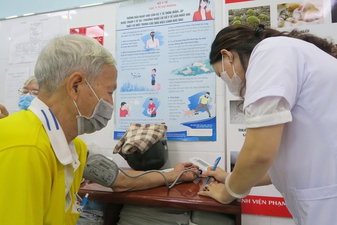 HCM City offers free medical check-ups for the elderly - 1