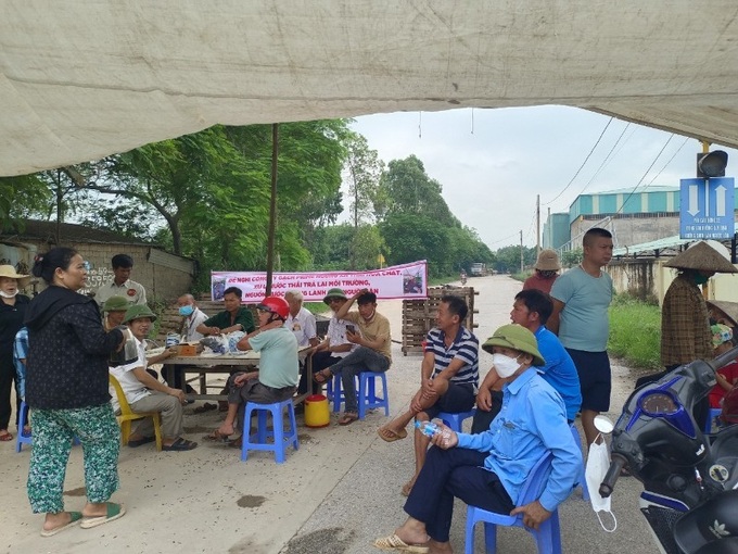 Vinh Phuc residents struggle with pollution from brick factory - 2