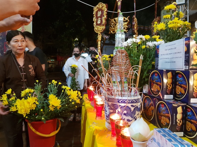 Donations sent to Hanoi apartment building fire victims - 3 Donations sent to Hanoi apartment building fire victims - 3