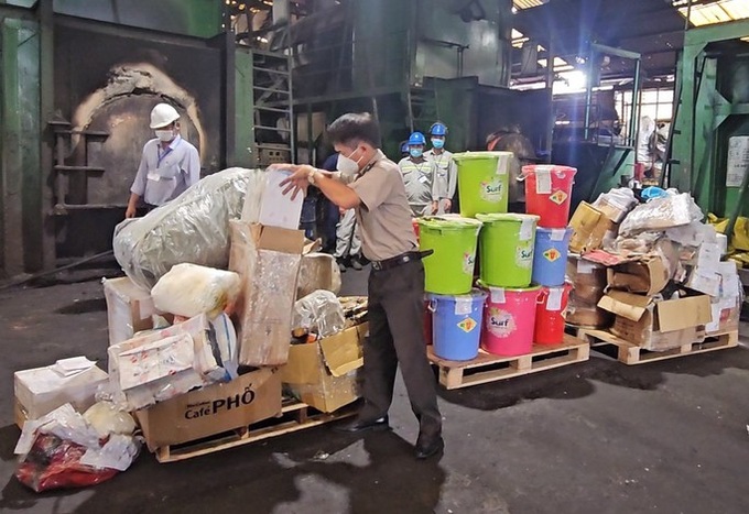 Over 1.6 tonnes of drugs burnt in HCM City - 1 Over 1.6 tonnes of drugs burnt in HCM City - 1