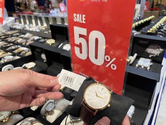 HCM City Flash Sale gathers over 400 well-known brands - 2 HCM City Flash Sale gathers over 400 well-known brands - 2