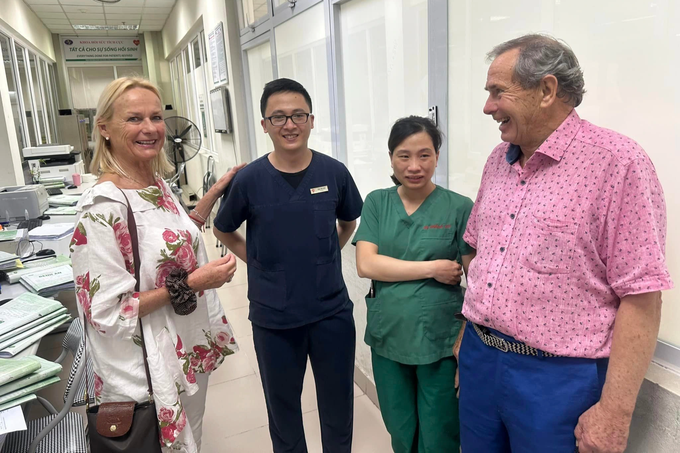 British Covid-19-hit couples return to thank Vietnamese doctors - 1 British Covid-19-hit couples return to thank Vietnamese doctors - 1