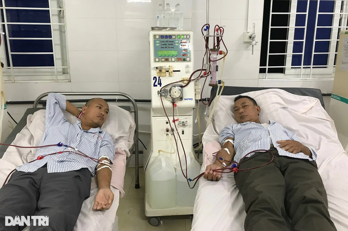 Nghe An father and son struggle with kidney failure - 1 Nghe An father and son struggle with kidney failure - 1