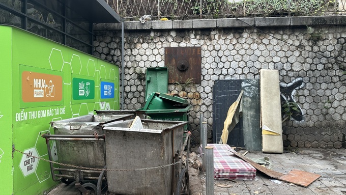 Hanoi starts waste classification pilot - 4