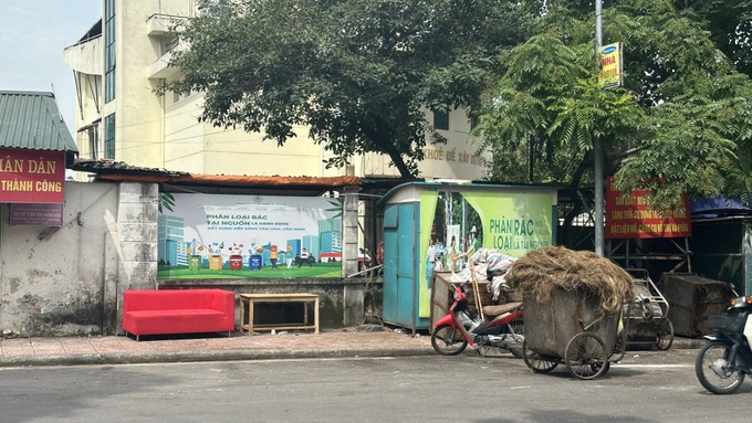 Hanoi starts waste classification pilot - 2