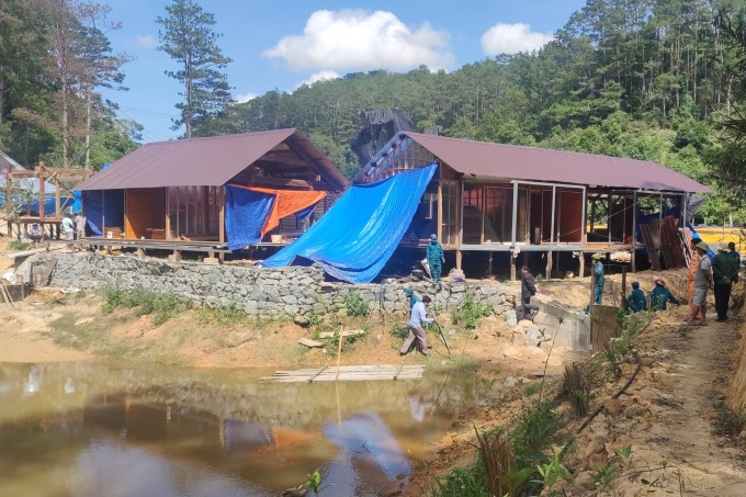 Illegal bungalows in Mang Den dismantled - 1 Illegal bungalows in Mang Den dismantled - 1