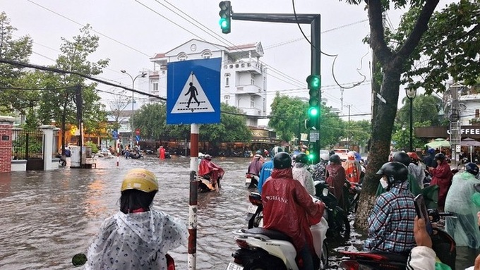 Heavy rain floods many streets in Kien Giang - 1 Heavy rain floods many streets in Kien Giang - 1