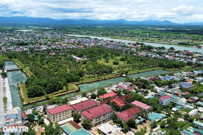 Minister Dao Ngoc Dung visits Quang Tri war cemeteries - 9