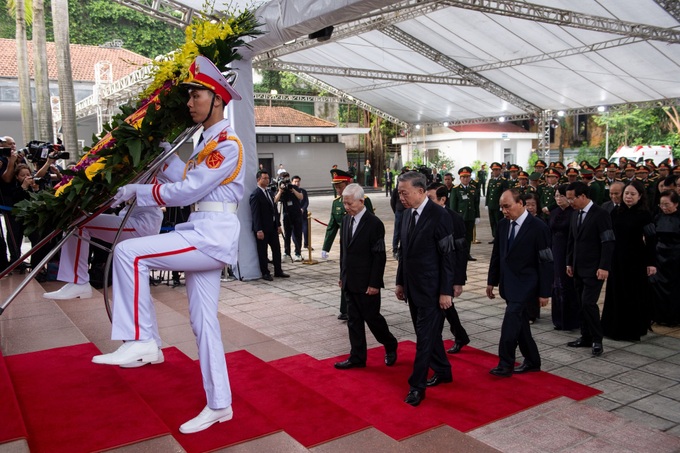 Senior Vietnamese leaders pay respects to Party General Secretary Nguyen Phu Trong - 5 Senior Vietnamese leaders pay respects to Party General Secretary Nguyen Phu Trong - 5