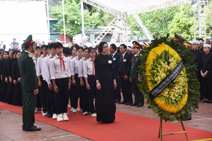 Thousands pay respects to late Party General Secretary - 17 Thousands pay respects to late Party General Secretary - 17