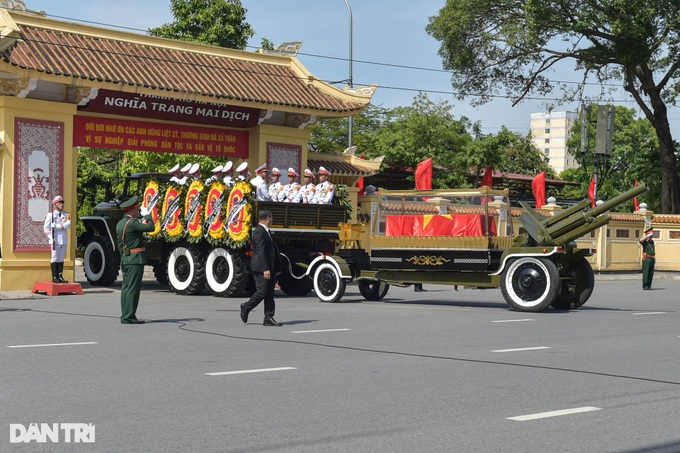 Thousands await farewell to Party General Secretary Nguyen Phu Trong - 4