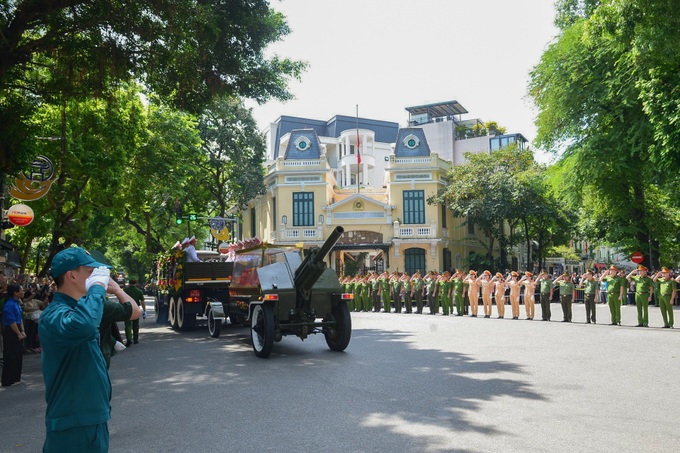 Thousands await farewell to Party General Secretary Nguyen Phu Trong - 8