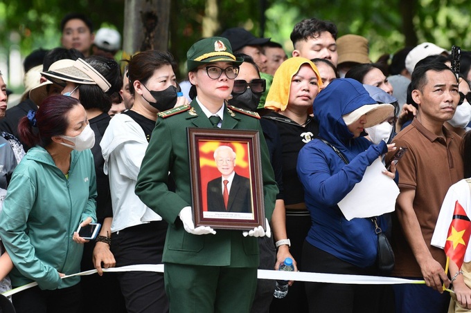 Thousands await farewell to Party General Secretary Nguyen Phu Trong - 11