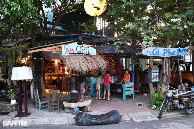 Unique coffee shop in Danang - 1