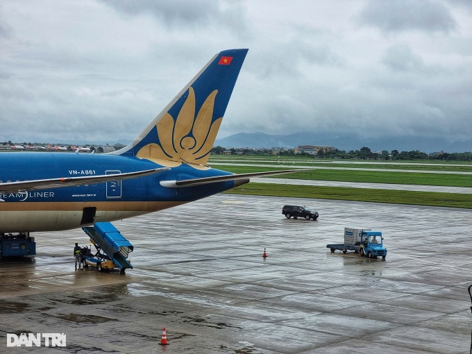 Hundreds of flights cancelled or delayed due to Storm Yagi - 1