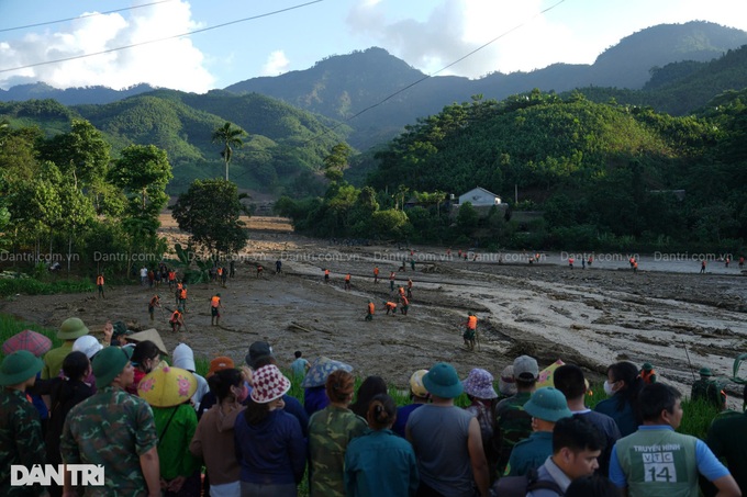 Eight missing people discovered after Lao Cai landslide - 2