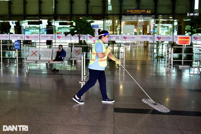 Tan Son Nhat airport busy after flight resumption - 8