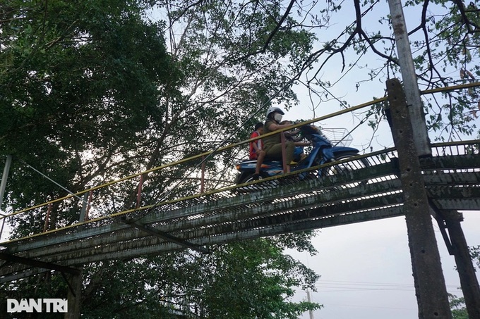 Poor village calls for help to build new bridge - 1