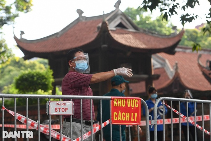 Hanoi district suspends restaurant services following Covid-19 outbreak - 1