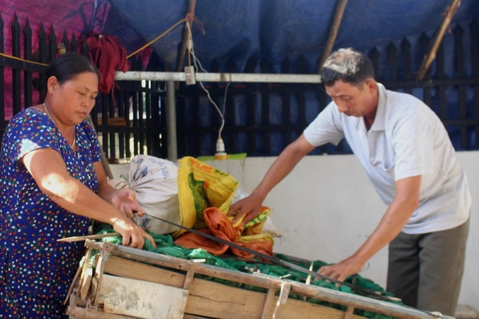 Nghe An couple in need of help for ailing son - 1