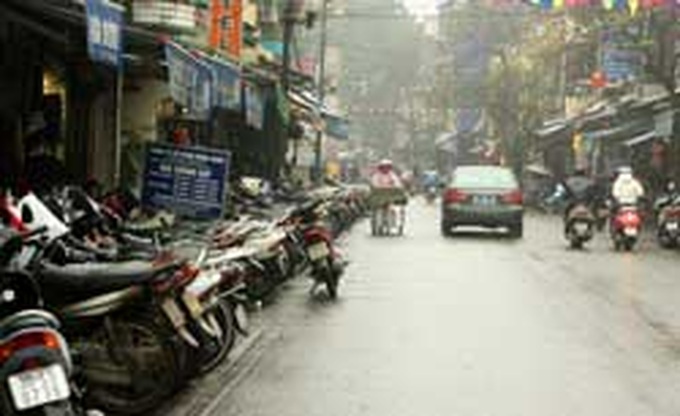 Hanoi gets tough on pavement parking - 1