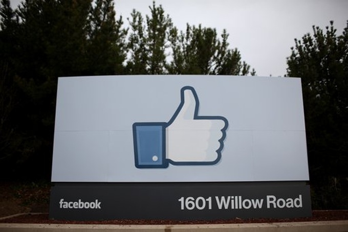 Facebook secures $8 bn ahead of public offer - 1